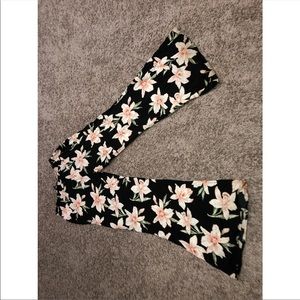 🔵Forever 21 Floral Printed Medium Pants